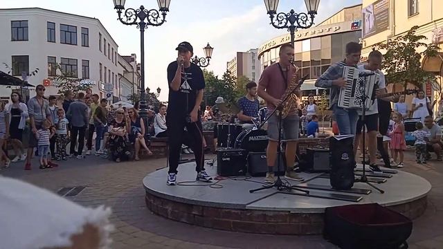 15.08.2021 Brest Belarus.... Уличные музыканты... Молодежь зажигает! Прогулки с Викторией смотреть онлайн