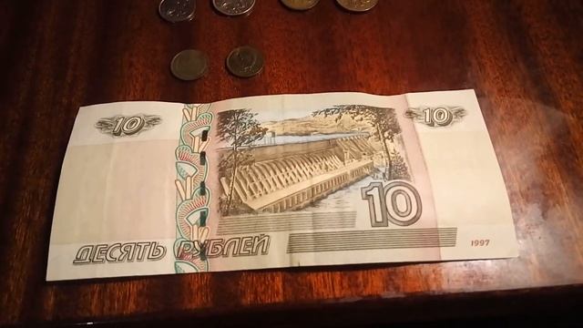 Деньги.  Купюра бумажная пять рублей.  Одна копейка образца 1997г Ностальгия 90-х