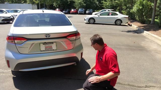 2020 Corolla Hybrid LE and What Makes it So Special! смотреть онлайн