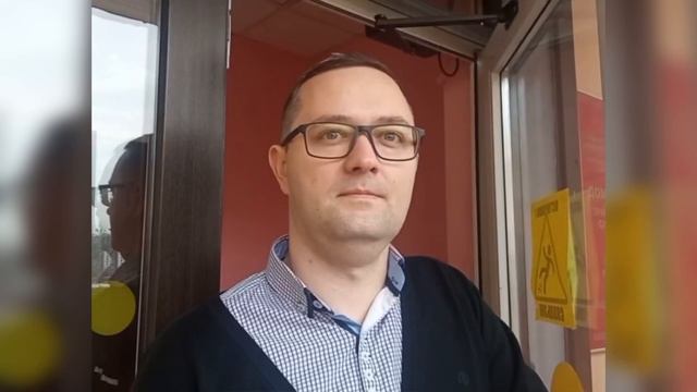 ПЕРЕКРЫЛ ПРОХОД В ДОМ МОЛОДЁЖИ, КАКОЙ- ТО НЕИЗВЕСТНЫЙ МУЖЧИНА. ДОМ МОЛОДЁЖИ смотреть онлайн