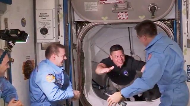 Почему на МКС были отправлены человеческие кости? Ответ вас удивит смотреть онлайн