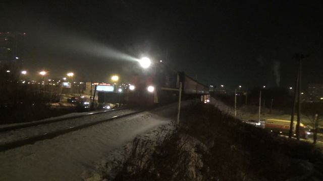 ТЭМ18Д-057 с пригородным поездом, перегон Шарташ-Уктус смотреть онлайн