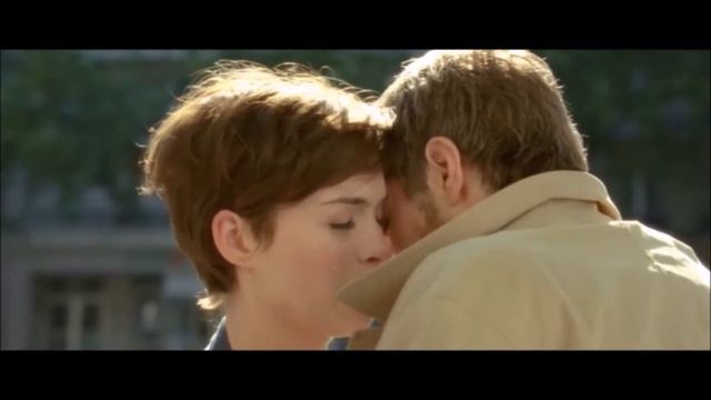 💖 Поцелуй  — Энн Хэтэуэй и Джим Стерджесс