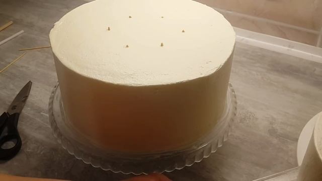 Двухъярусный торт с живыми цветами как выровнять собрать и украсить свадебный двухъярусный торт смотреть онлайн