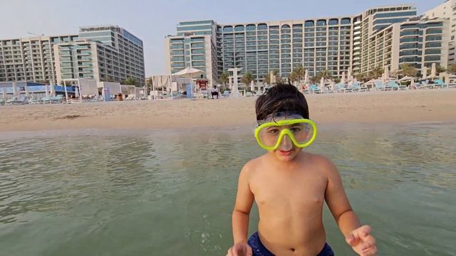 HILTON DUBAI PALM JUMAIRAH HOTEL TOUR | KING ROOM SEA VIEW |POOL& GYM |BEACH|AUGUST 2023| смотреть онлайн