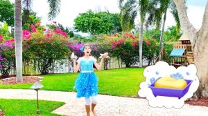 Настя и Мия ухаживают за животными | Настя Мия и Артем