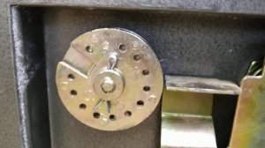 Работа механизмов сейфовых замков сейфа SAFEGUARD