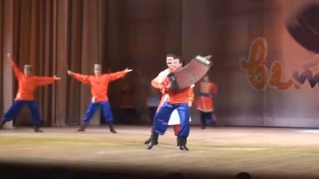 "Знакомство с государственным академическим ансамблем танца Сибири им. М.Годенко" 2 часть смотреть онлайн