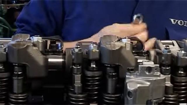 Volvo D13 engine valve adjustment with VEB смотреть онлайн