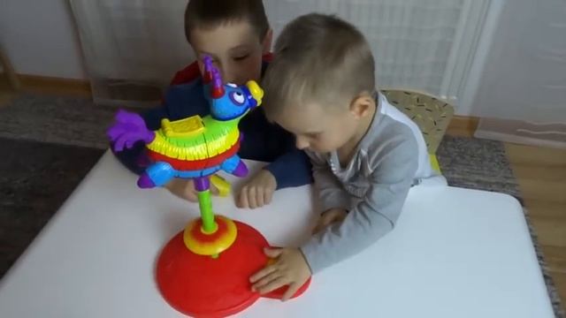 Пината партий Игра для детей | CHALLENGE PINATA PARTY FUNNY смотреть онлайн