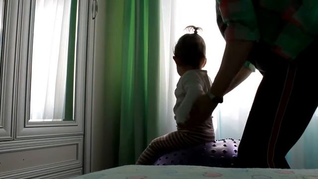 ЗАРЯДКА. Упражнения для детей от 1 года до 1,5 лет. Занимаемся правильно. смотреть онлайн