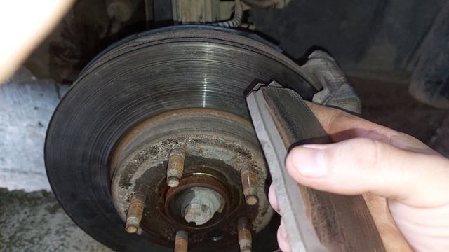 Будни в гараже.ЖЕСТЬ на СТО. Замена сайлентблоков в рычагах Chevrolet Aveo, замена тормозных дисков. смотреть онлайн