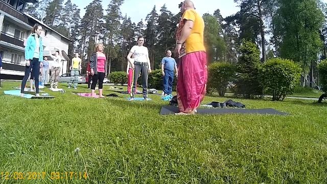 Утренняя йога Сурья Намаскар 4.2 Горячий Сергей ВверхТормашки HD смотреть онлайн