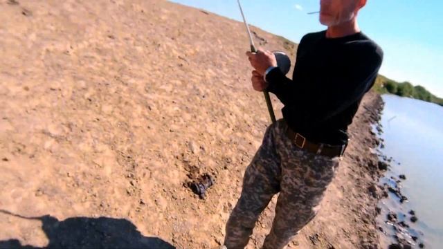 Летняя рыбалка .Клевали все по немногу...судак щука и карась. смотреть онлайн