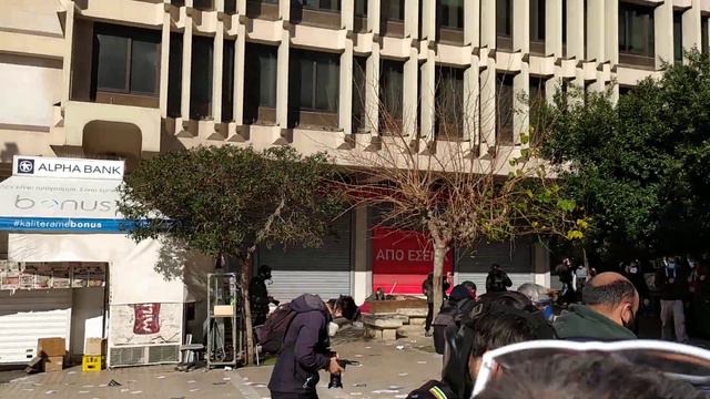 Επίθεση ΜΑΤ σε φοιτητές - Πλατεία Κοραή 14/1/2021 смотреть онлайн