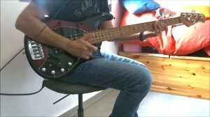 Fender American Deluxe Jazz Bass Vs. Music Man Stingray Special HH