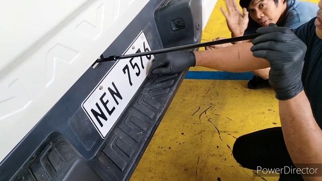 HOW TO REMOVE SPARE TIRE NEW NISSAN NAVARA . смотреть онлайн