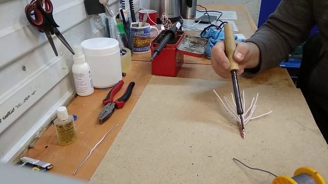 Супер флюс или чем пропаять скрутку из 10 проводов.Super flux or how to solder a twist of 10 wires. смотреть онлайн