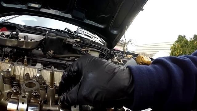 how to do valve stem seals with out remove the head. смотреть онлайн