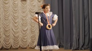 Милана Шевченко читает стихотворение "Дырка от бублика"