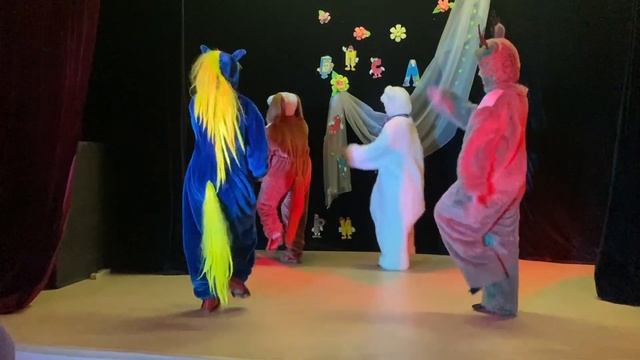 Весёлая разминка - Если весело живется делай так смотреть онлайн