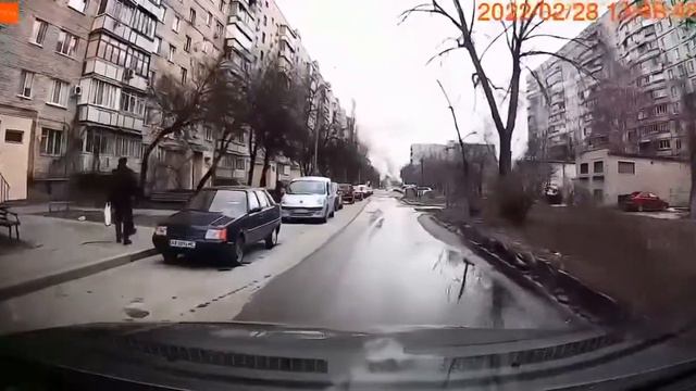 Один из сегодняшних прилетов в Харькове, который привёл к человеческим жертвам последнее видео смотреть онлайн