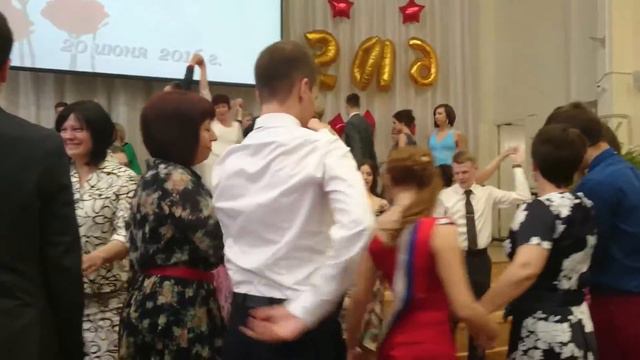Выпускной: часть 1. Утро и официальная часть в школе смотреть онлайн