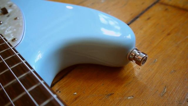 '65 Fender Mustang Reissue in Daphne Blue Demo/Review смотреть онлайн
