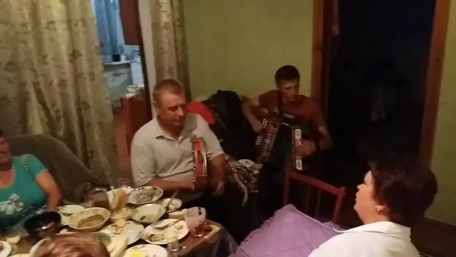 Гармонь і бубен! Расцвела под окошком! смотреть онлайн