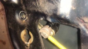 Как снять замок передней двери Mercedes-Benz W210