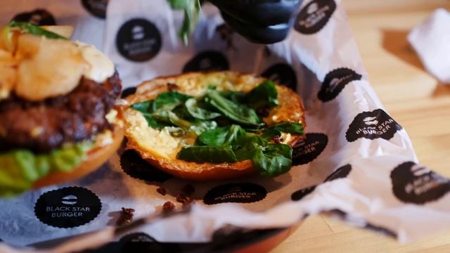 Black Star Burger | Десерты в ТЦ Европейский | Бургер с ананасом обзор покашеварим смотреть онлайн