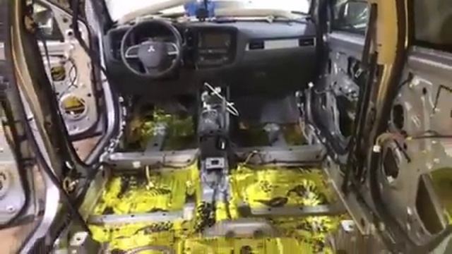 Митсубиси Аутлендер, на удивление, тоже далеко не всех своих владельцев устраивают по уровню шума смотреть онлайн