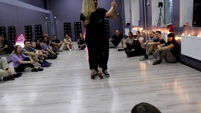 Рудолфо и Катя - день 1 (танец в середине занятия) смотреть онлайн