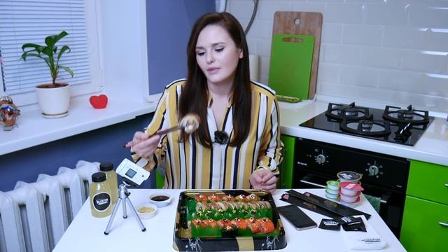 ? САМЫЕ ДОРОГИЕ РОЛЛЫ ДОСТАВКИ ЕДЫ BLUEFIN / КАК Я ОТМЕТИЛА 8 МАРТА ? / ЧЕРНАЯ ИКРА И ЗОЛОТО