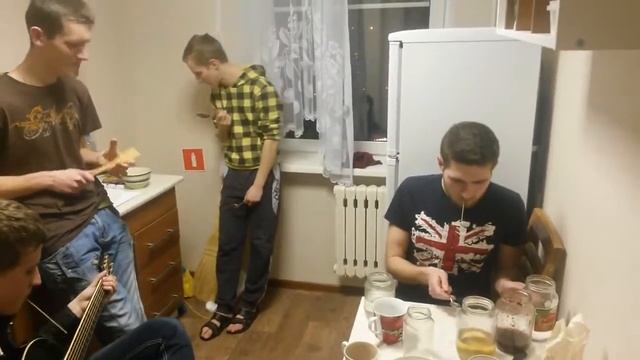 Музыка в общаге. смотреть онлайн