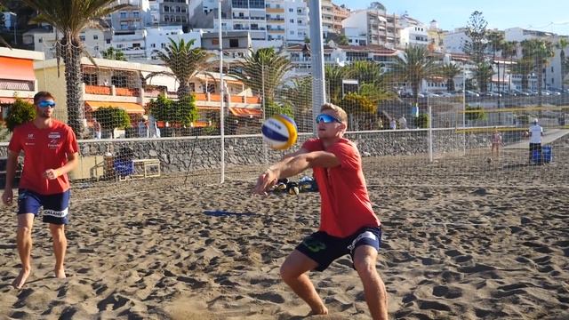 Beach Volley TUTORIAL | How To Receive Serve - 5 Important Tips (with Brouwer/Meeuwsen ??) смотреть онлайн