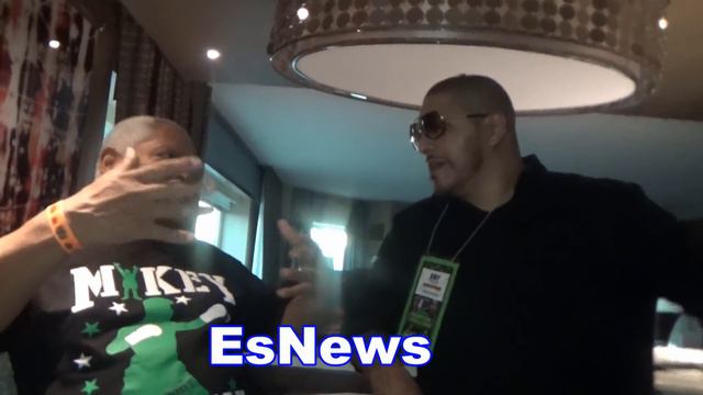 fernando vargas with big g and robert right before mikey garcia fight EsNews Boxing смотреть онлайн