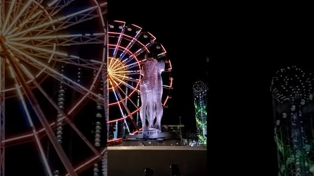 Батуми. Скульптура Али и Нино смотреть онлайн