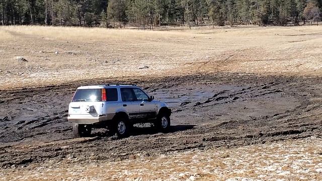 Lots of mud! Lifted Honda CRV Rd1 on 31s смотреть онлайн