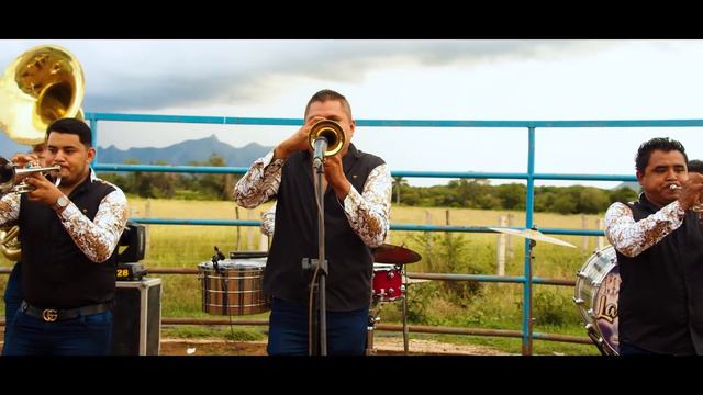 Somos 4 - La Tronadora Banda San José смотреть онлайн