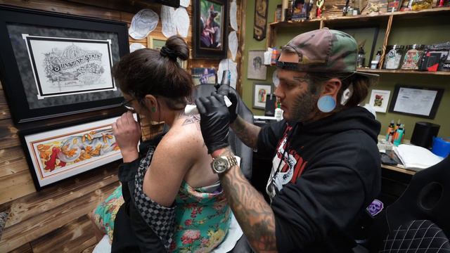 Beautiful Rose and Geometric Backpiece Tattoo! смотреть онлайн