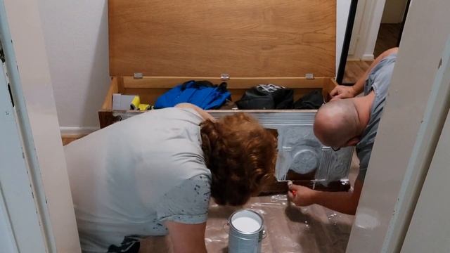 Наш день #217 На весах снова минус. Лёгкая уборка спальни. Красим сундук. Снова за грибами. смотреть онлайн