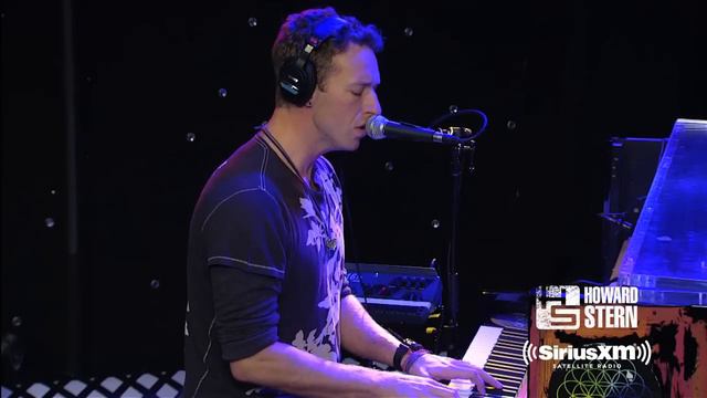 Chris Martin Talks Bowie Rejection, Covers "Life On Mars?" смотреть онлайн