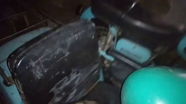 ВСКРЫЛИ СТАРЫЙ ГАРАЖ, А Там Иж Юпитер 5. #мотоцикл смотреть онлайн