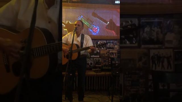 Michael DiBenedetto at Rays Happy Birthday Bar - Jim Croce tribute nite…. “Bad, Bad, Leroy Brown” смотреть онлайн