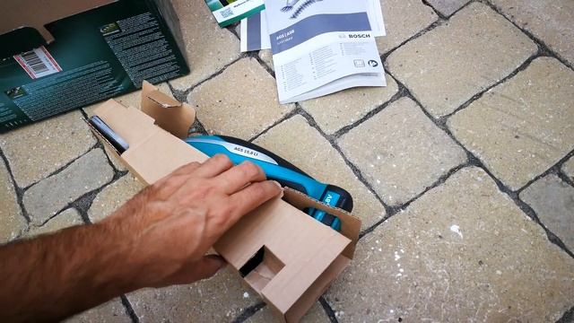 Unpacking / unboxing cordless grass shear Bosch AGS 10,8 Li 0600856100 смотреть онлайн