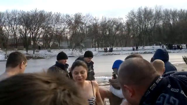19.01.2014г.Нестеренко Сергей в проруби! смотреть онлайн