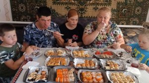 мукбанг роллы, отмечаем день рождения Марата