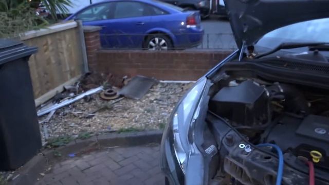 Condenser replacement on Vauxhall Corsa смотреть онлайн