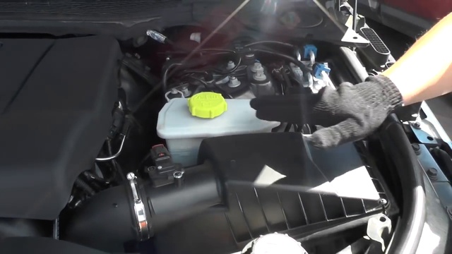 Новый Range Rover 4.4 TD - контрольный осмотр подкапотного пространства смотреть онлайн